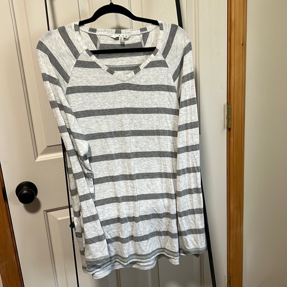 Cabi tunic.   Great shape no piling.